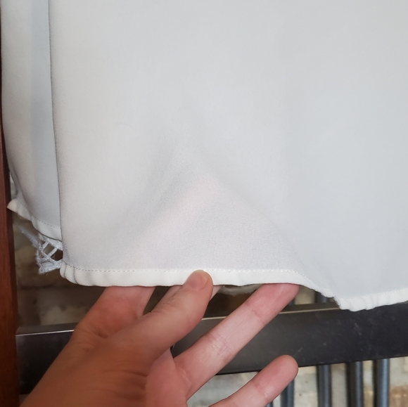 Delicate lace semi-sheer tank top - Picture 4 of 4